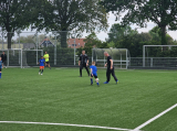 Laatste training S.K.N.W.K. JO10-1 (partijtje tegen de ouders) van woensdag 22 mei 2024 (77/133)